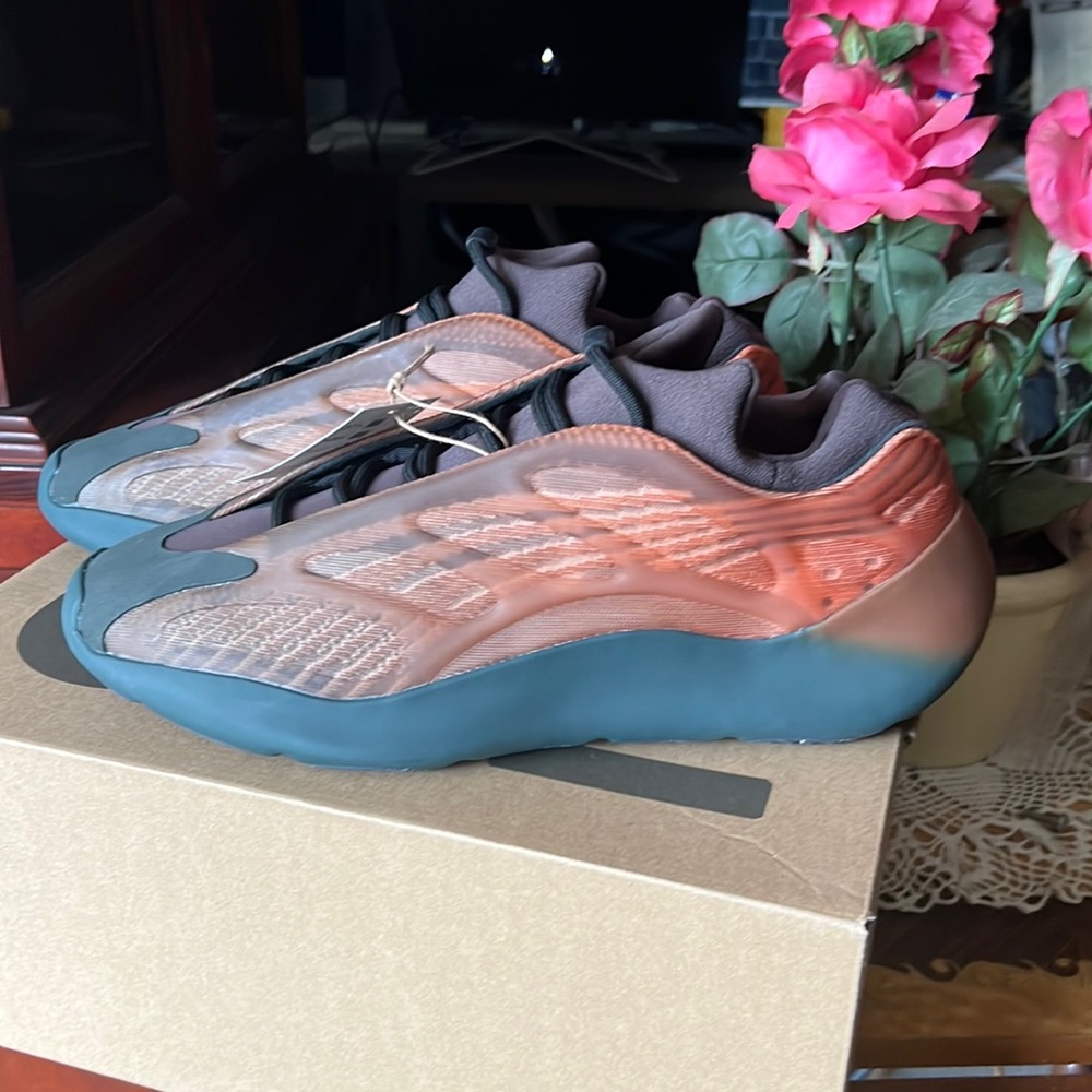 Yeezy 700 V3 Copper Fade